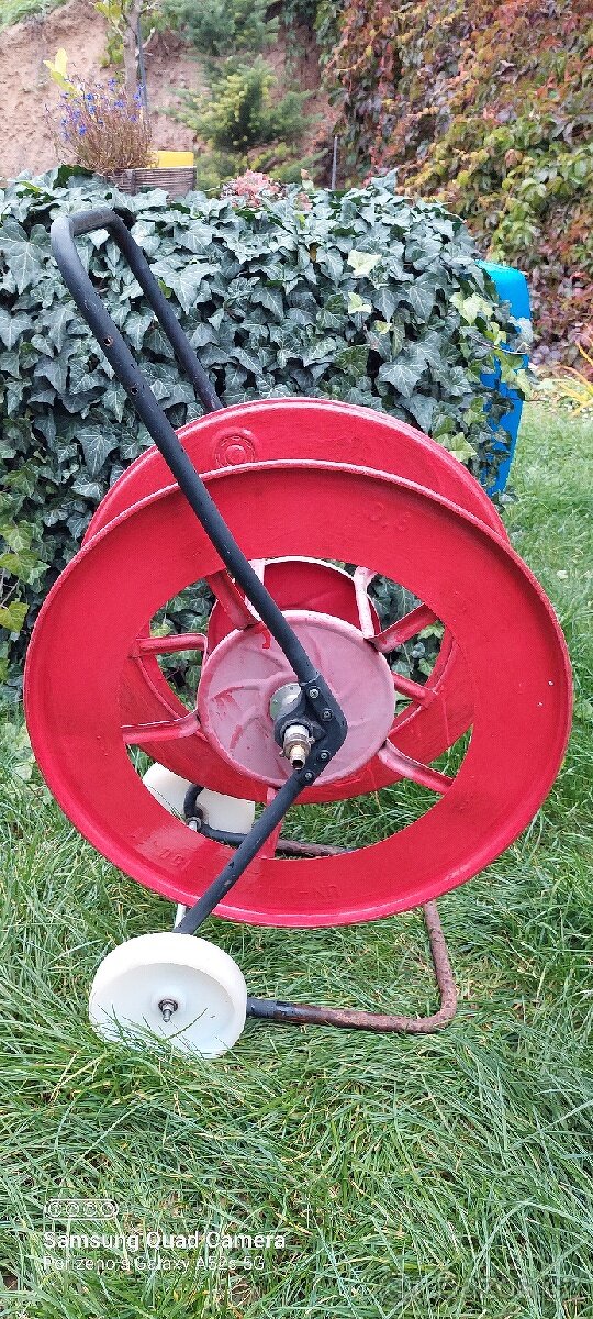 Buben na zahradní hadici asi na 60metrů hadic + Hadice