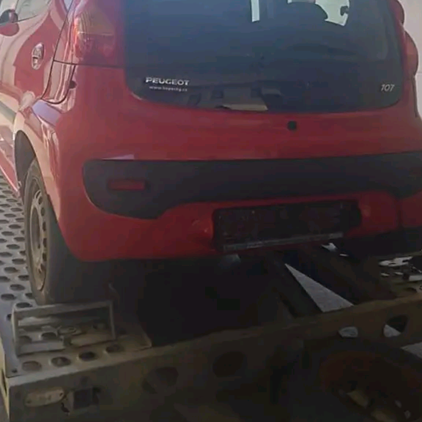 Díly Peugeot 107 benzín rok 2010