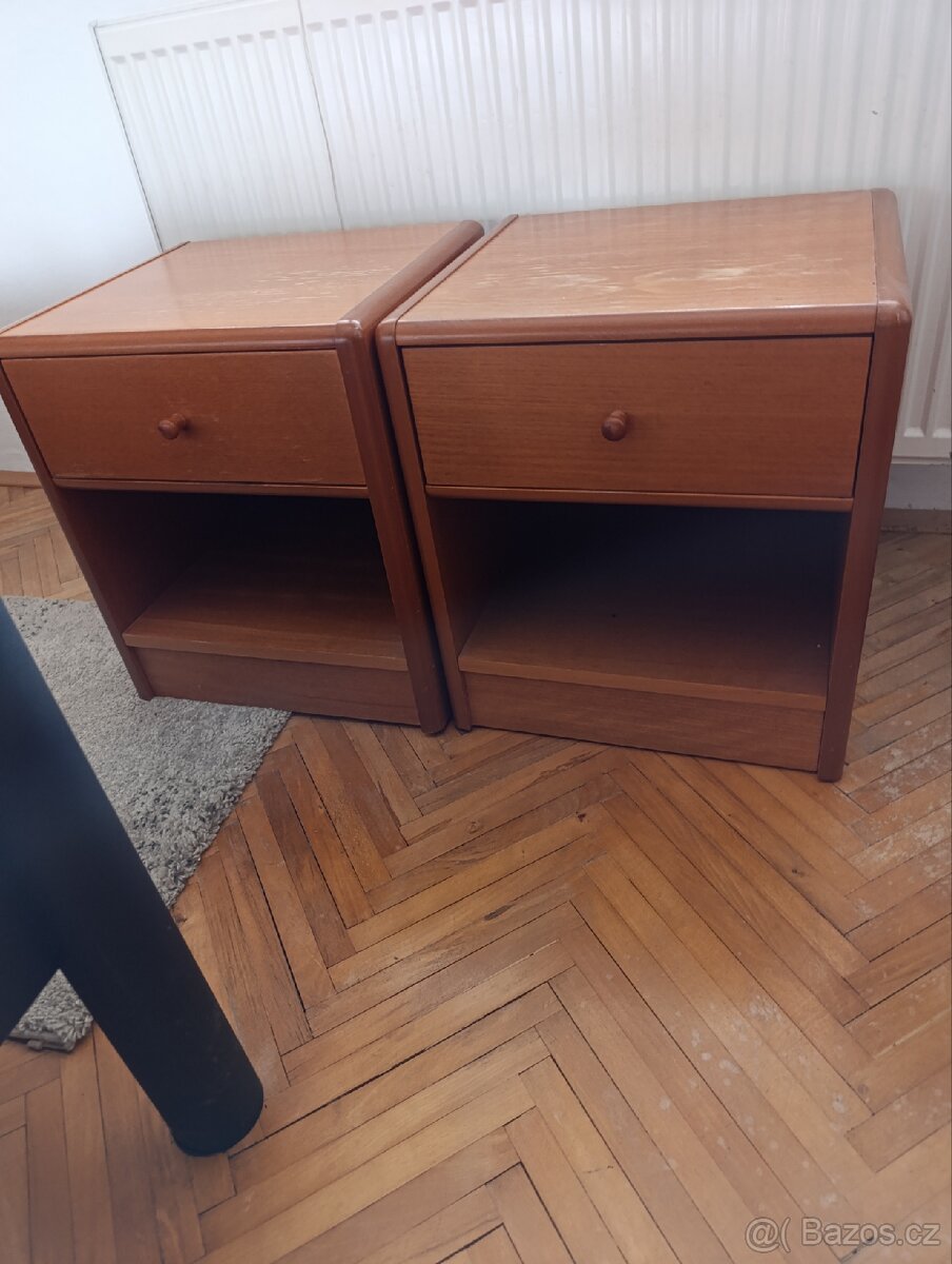 Dva noční stolky