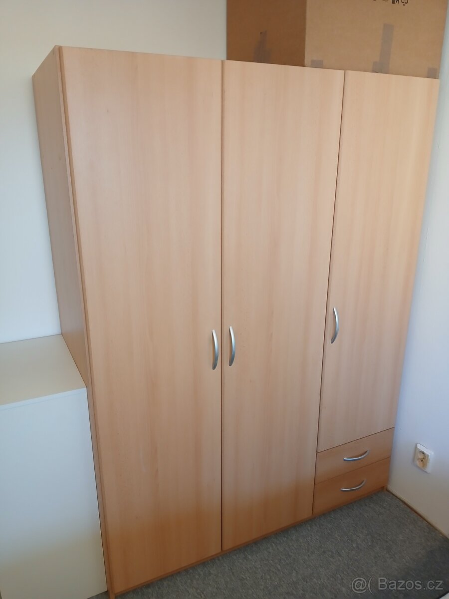 Skřín šatní Š135xV185cm