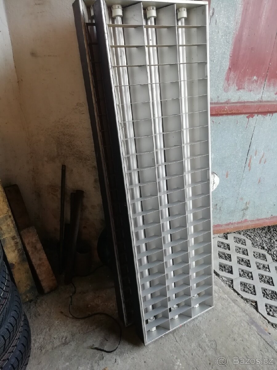 Světlo Siemens 3 zářivky.