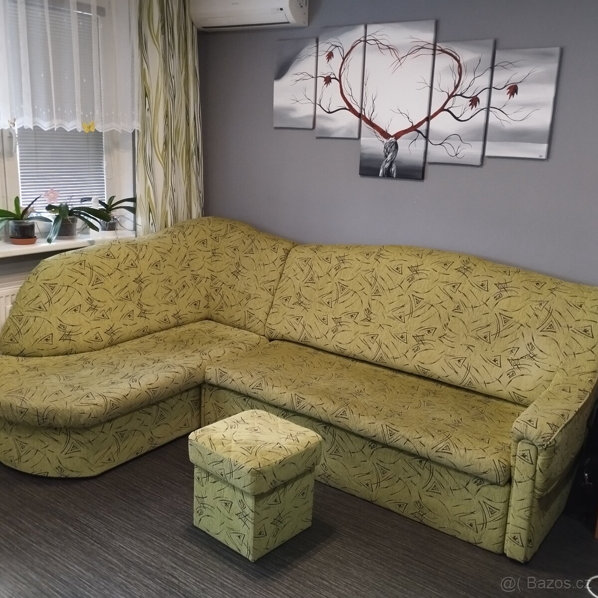 Rohová rozkládací sedací souprava