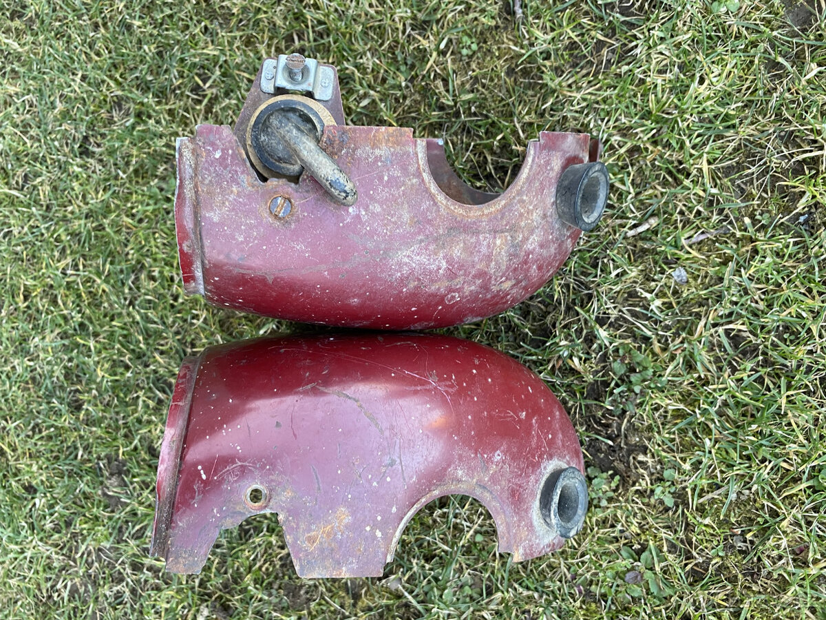 Maska, kryt paraboly Jawa 555, pařez