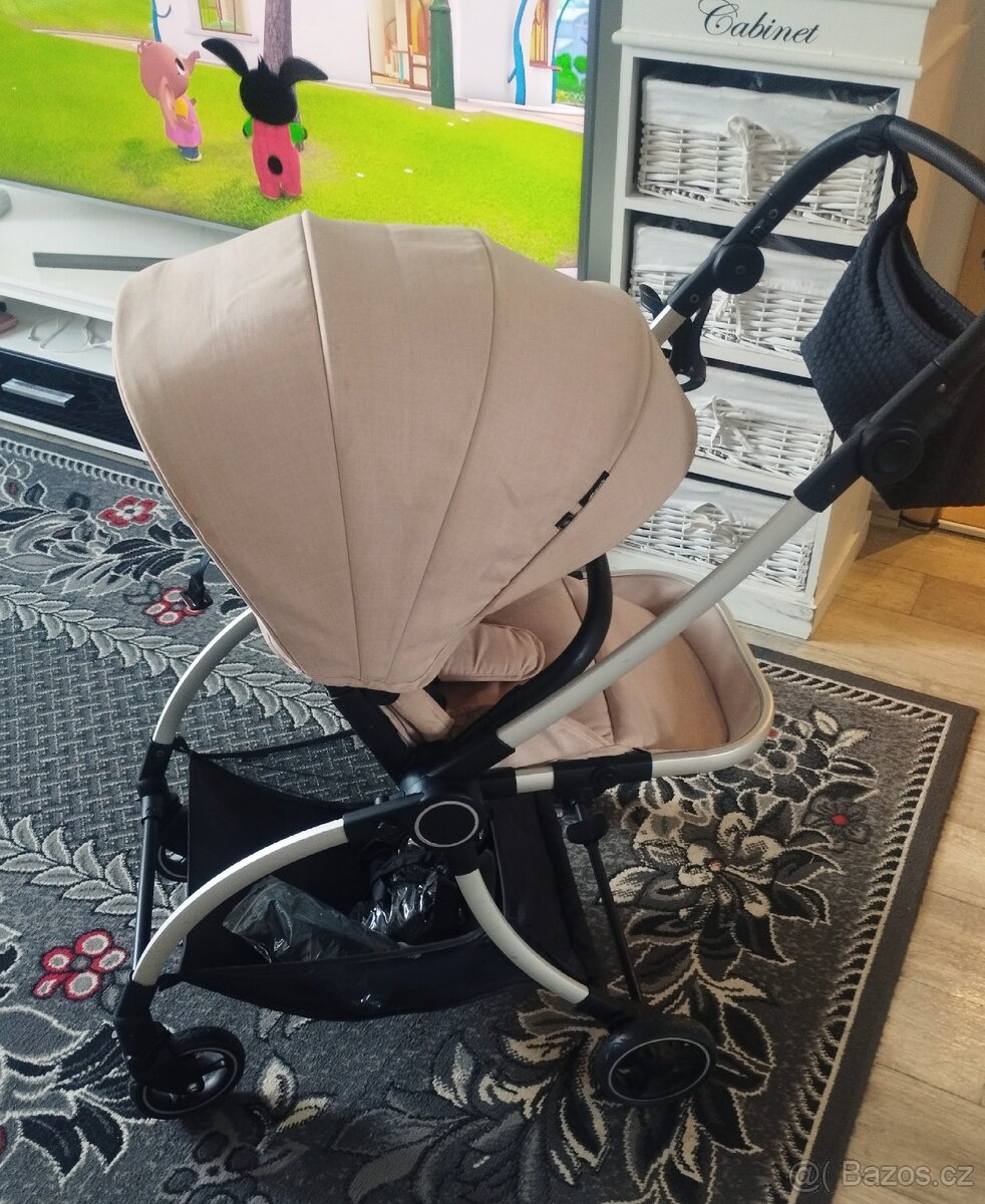 Krásný kočárek colibri