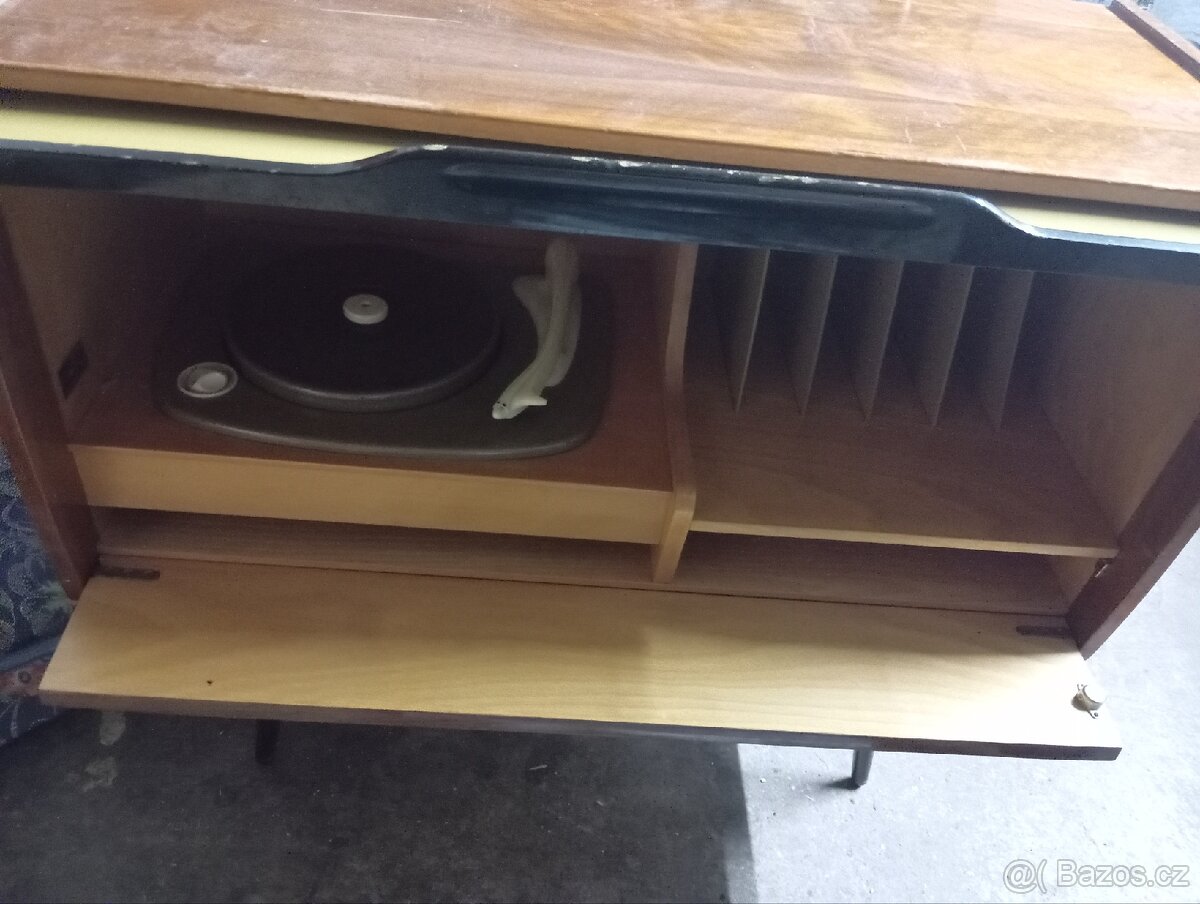 Gramofonová skříň Supraphon SL 21