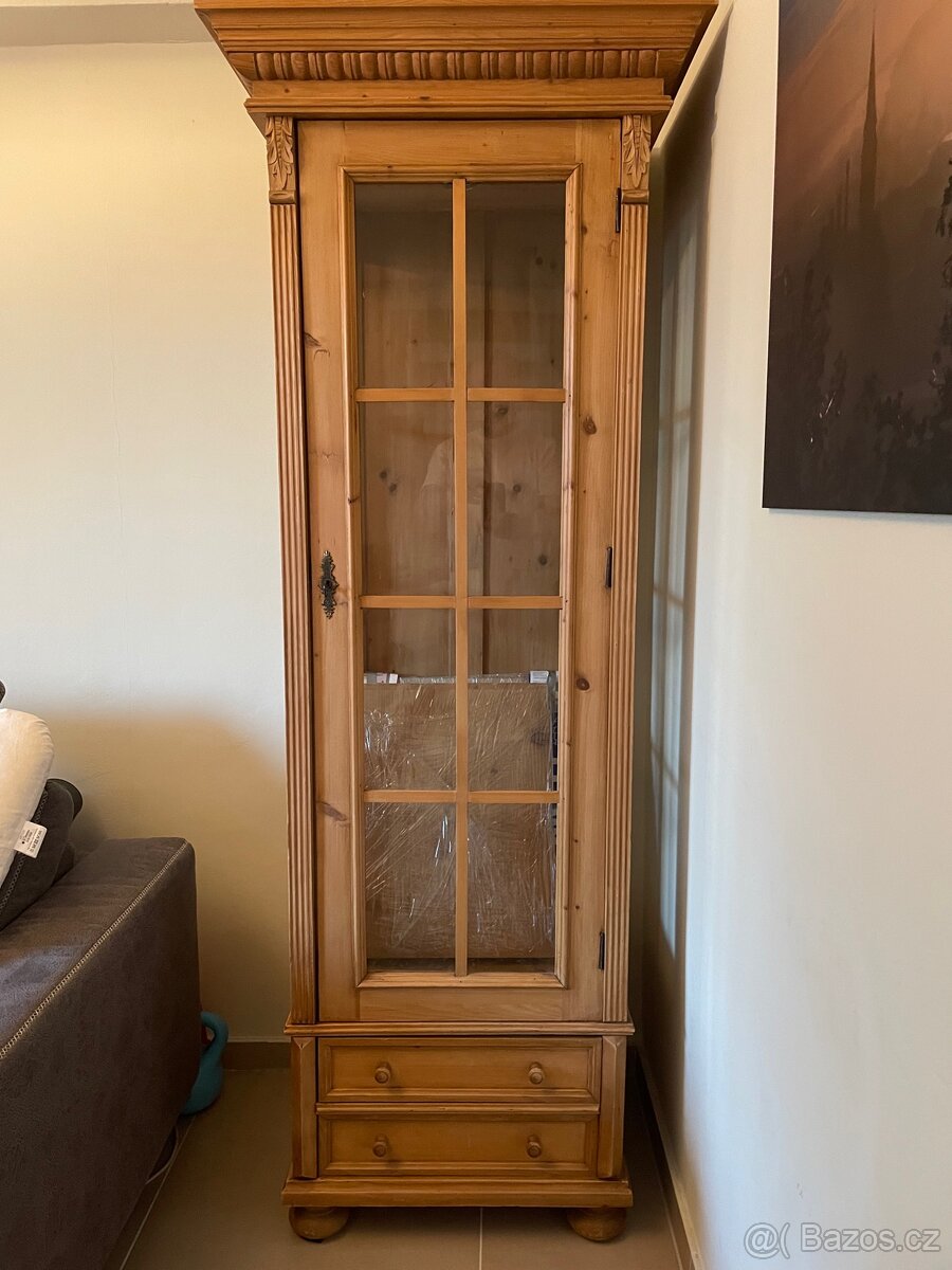 Skleník- starožitná skříň z masivu