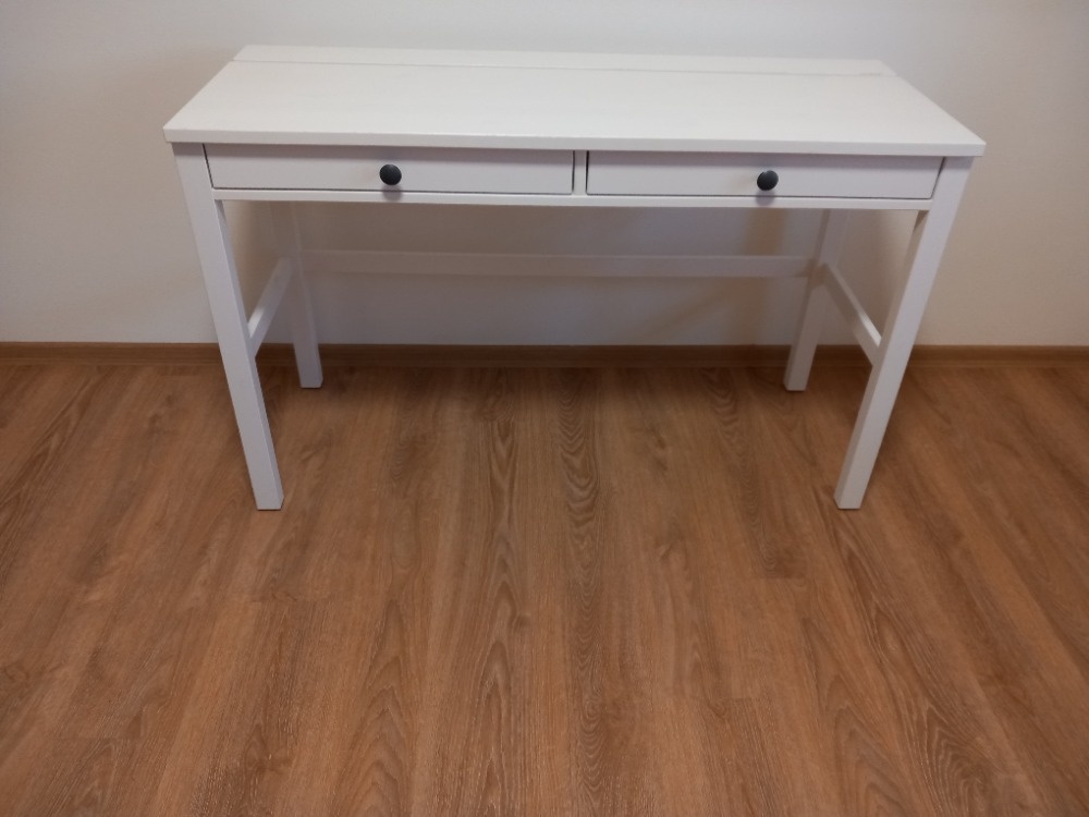 HEMNES stůl se 2 zásuvkami