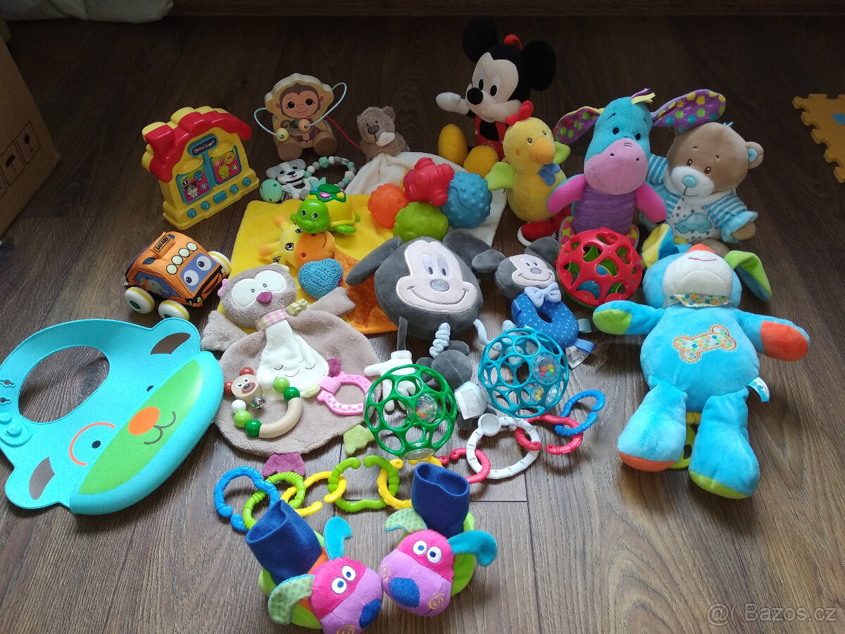 Balík miminkovských hraček