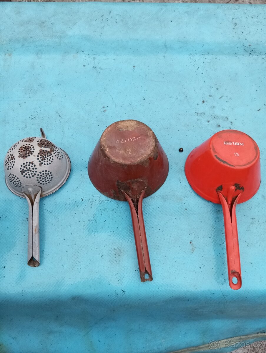 Staré smalt nádobí