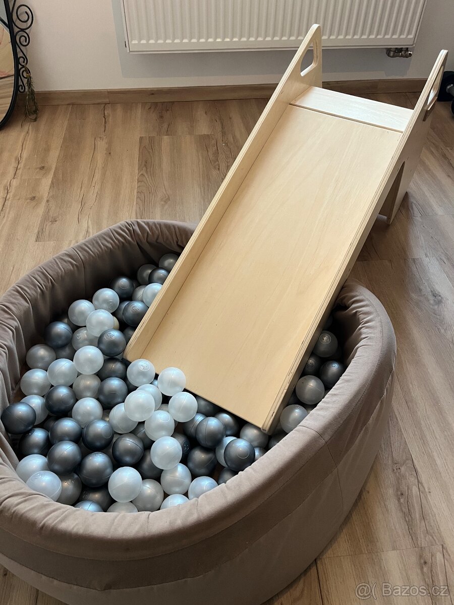 klouzačka + bazének s kuličkami