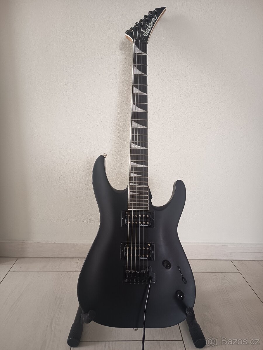 Kytara Jackson JS22 Dinky Arch Top