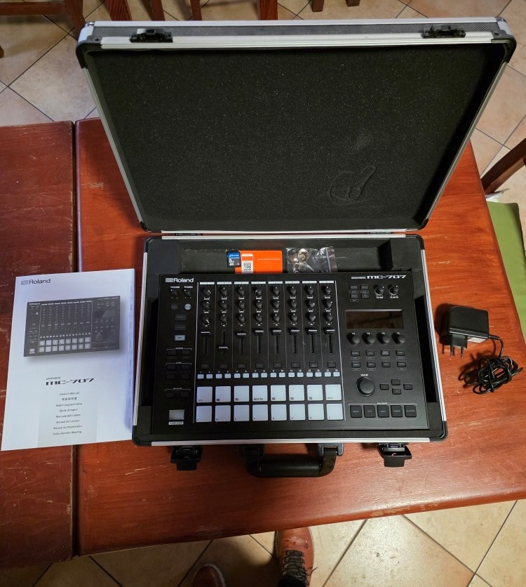 Roland MC 707, Groovebox