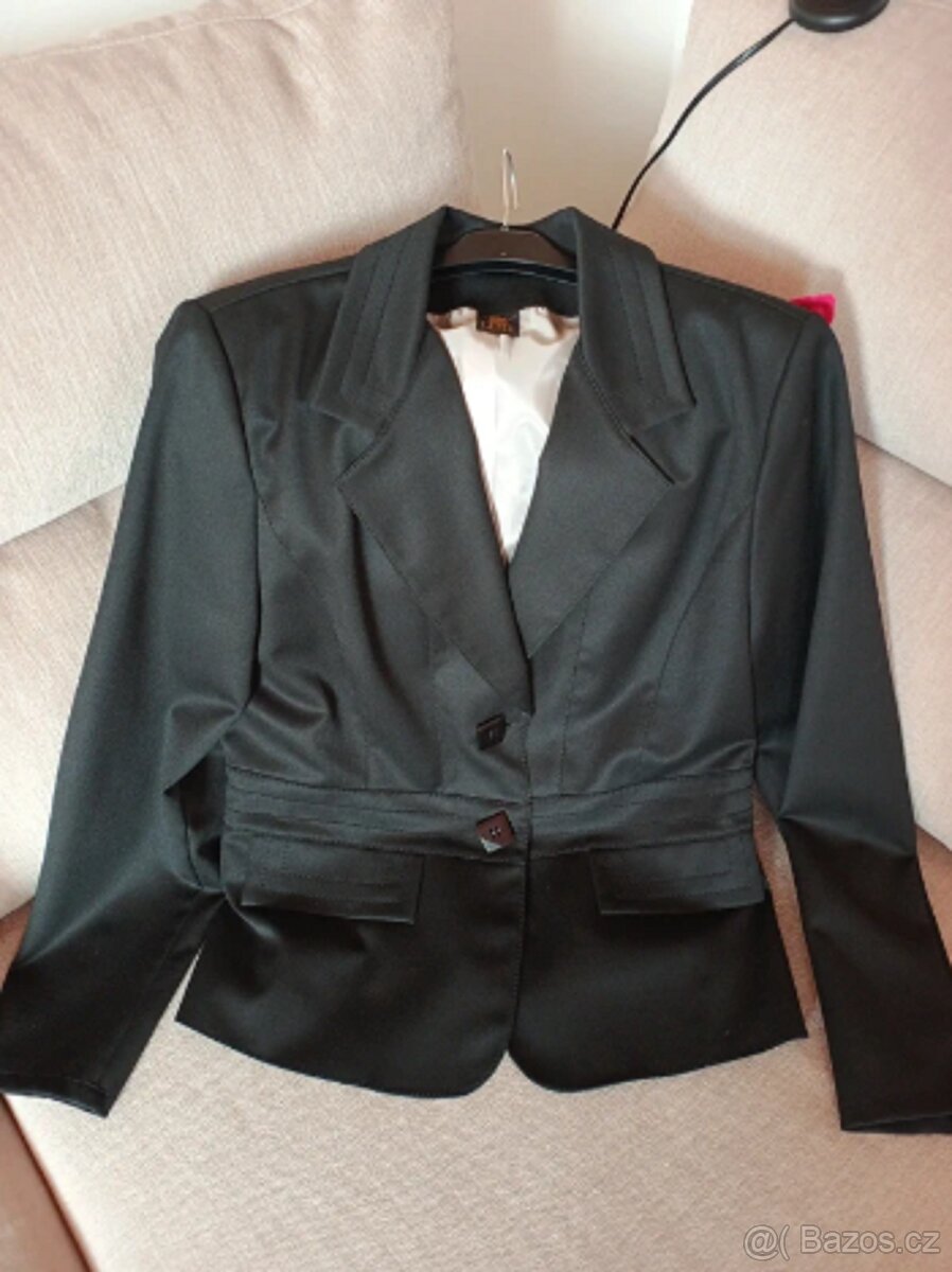 Krásné dámské černé sako v.44