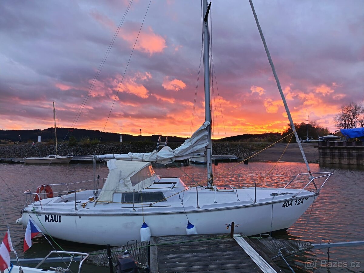 Plachetnice Jeanneau Sangria (7,6 m)