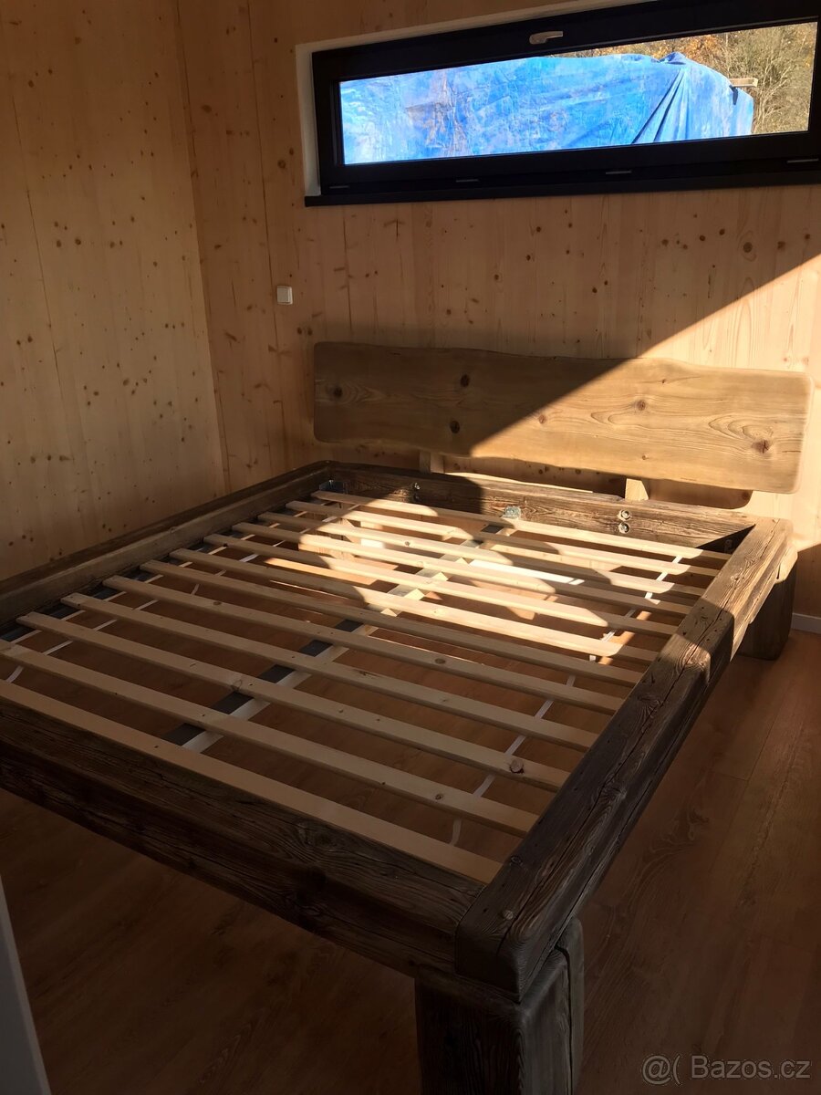 Masivní dřevěná postel z trámů 180x200 cm