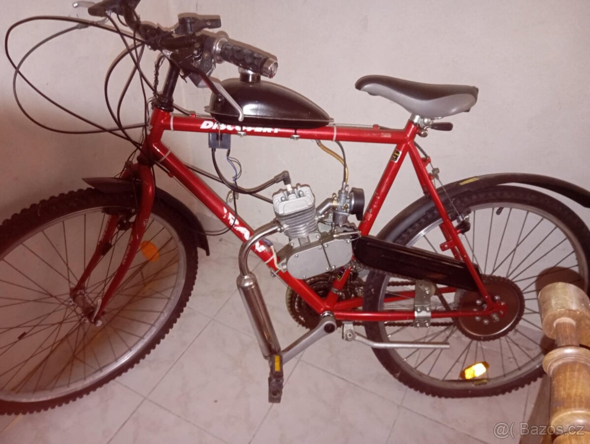Jízdní kolo s motorem na benzín