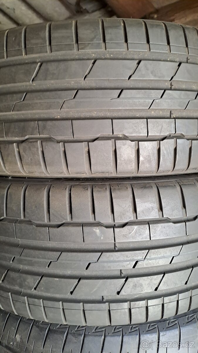 225/45R19 Letní