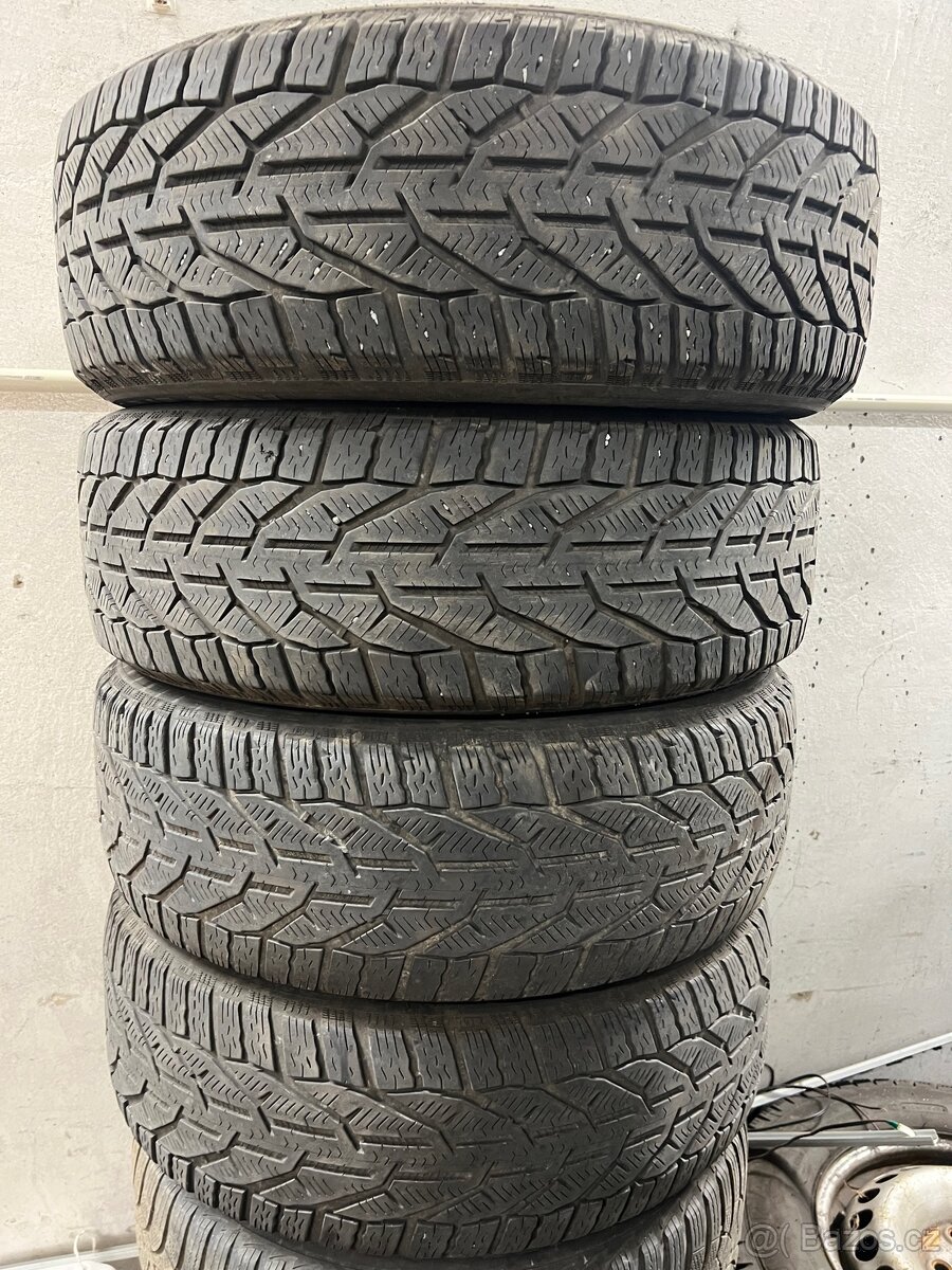 Pneu 215/55r17