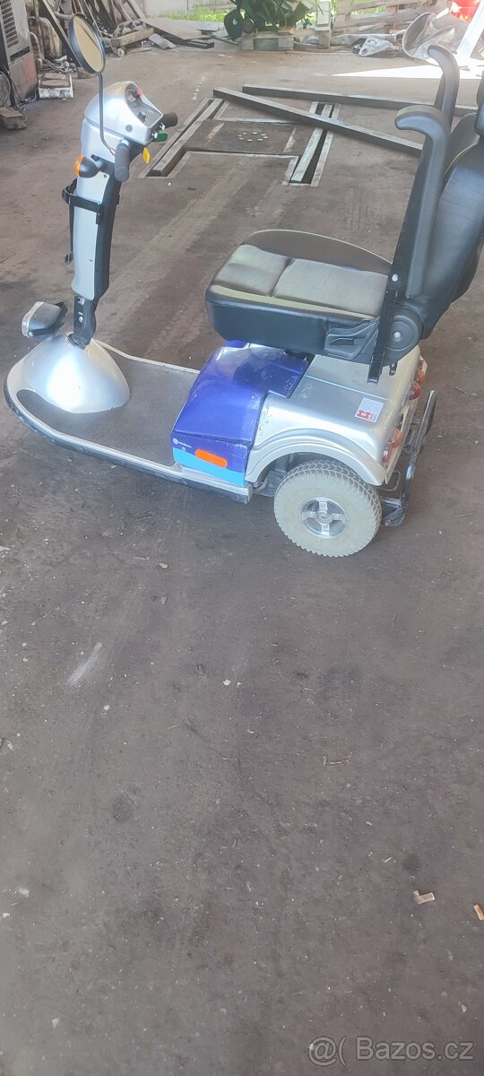 Invalidní vozík