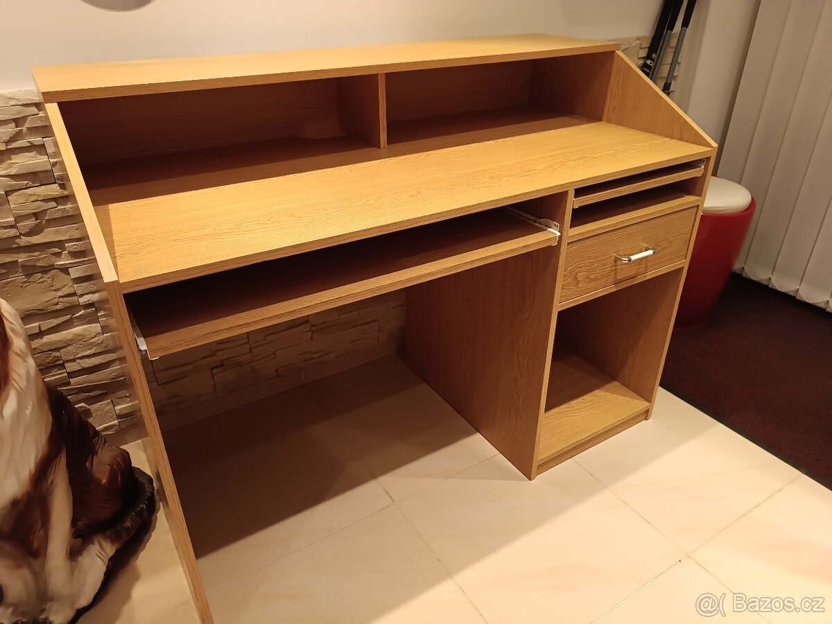 PC stůl