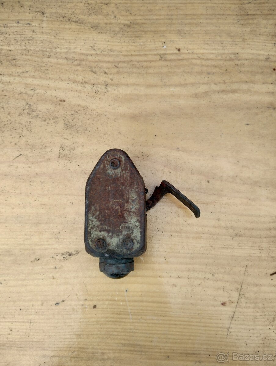 Stará ruční dynamo svítilna