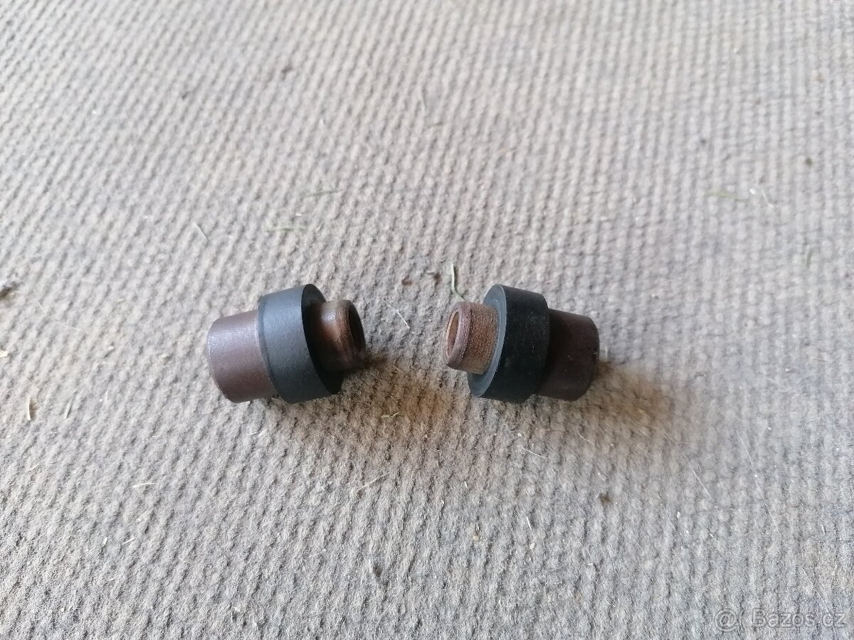 Silentbloky nádrže na CZ 175/ 487