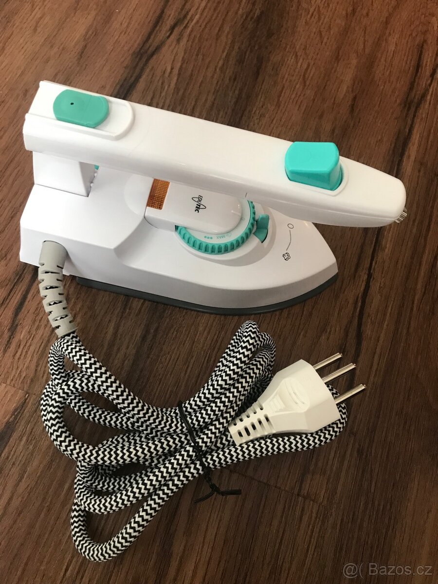 Cestovní žehlička