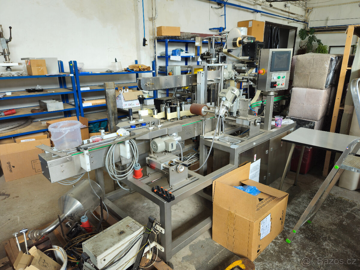 Etiketovací stroj/linka