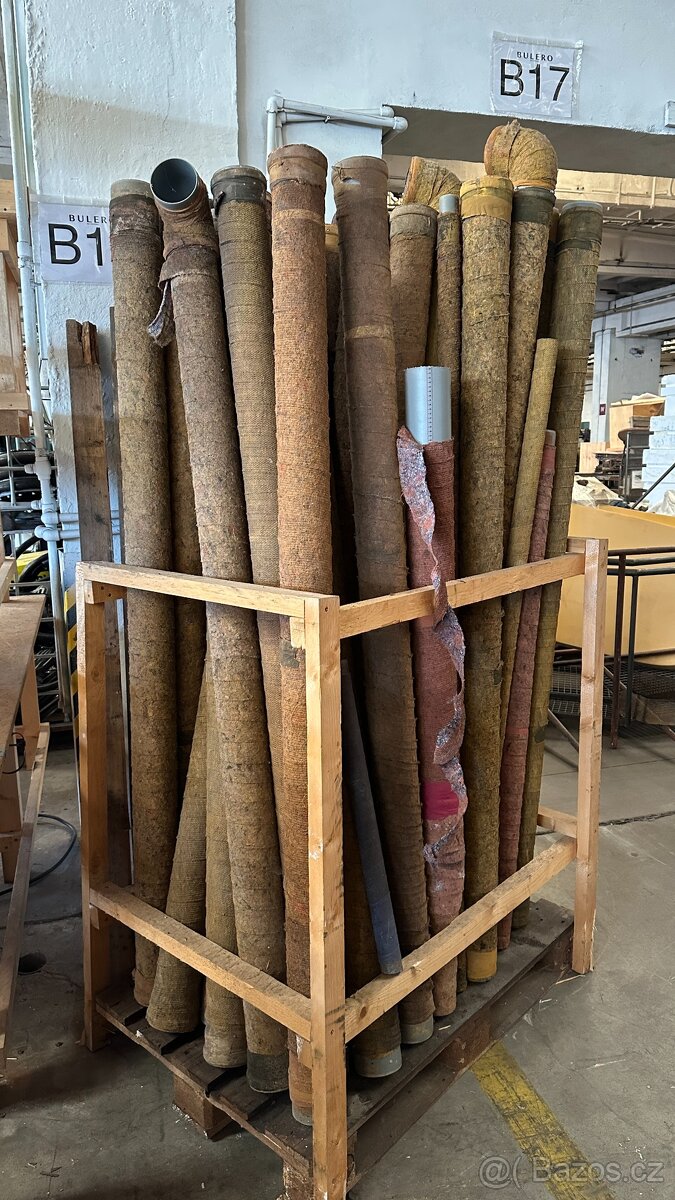 Šedé odpadní trubky