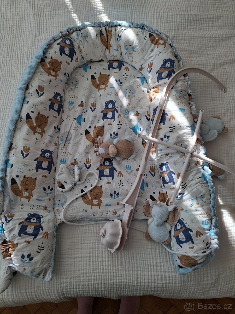 Hnízdečko a kolotoč