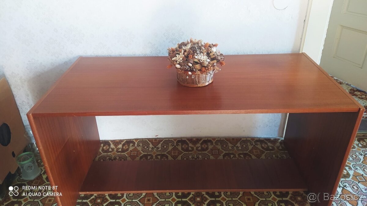 Konferenční stolek