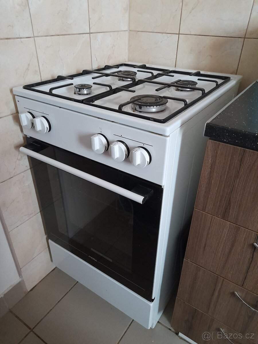 Prodám plynový sporák Mora