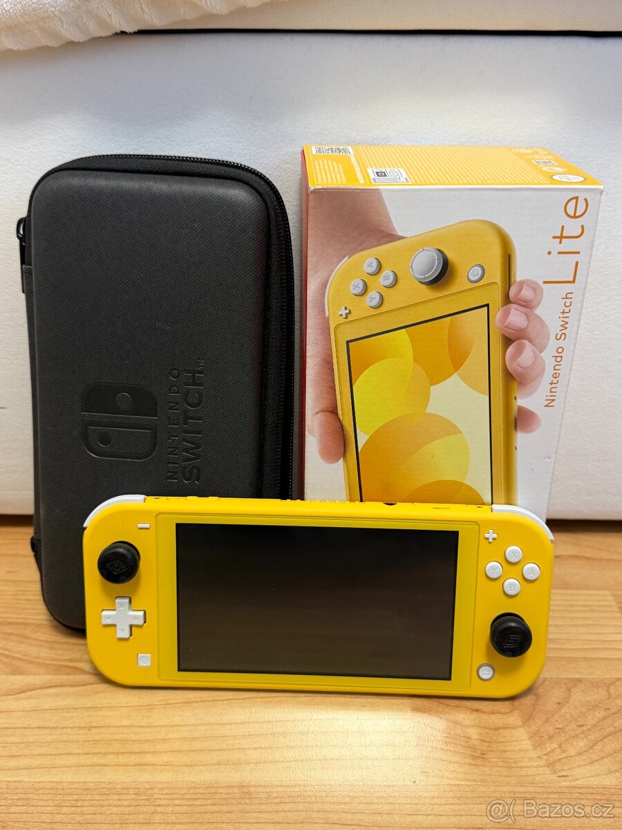 Nintendo Switch Lite s obalem