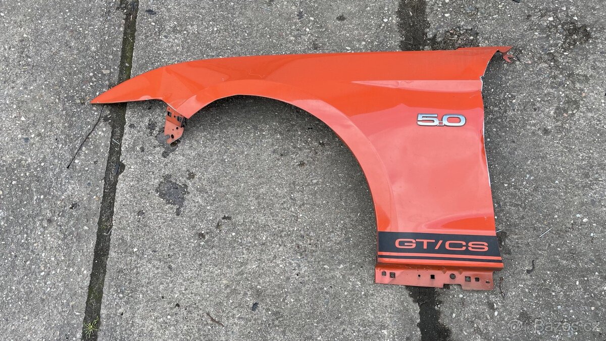 Prodám levý přední blatník na Ford Mustang