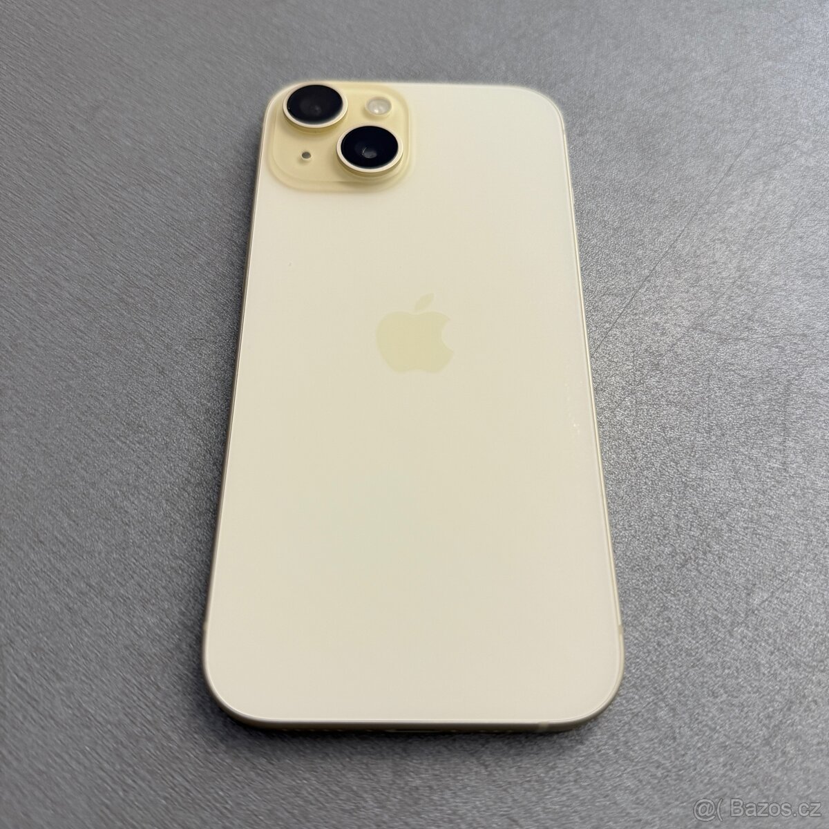 Žlutý iPhone 15 128GB, jako nový, záruka