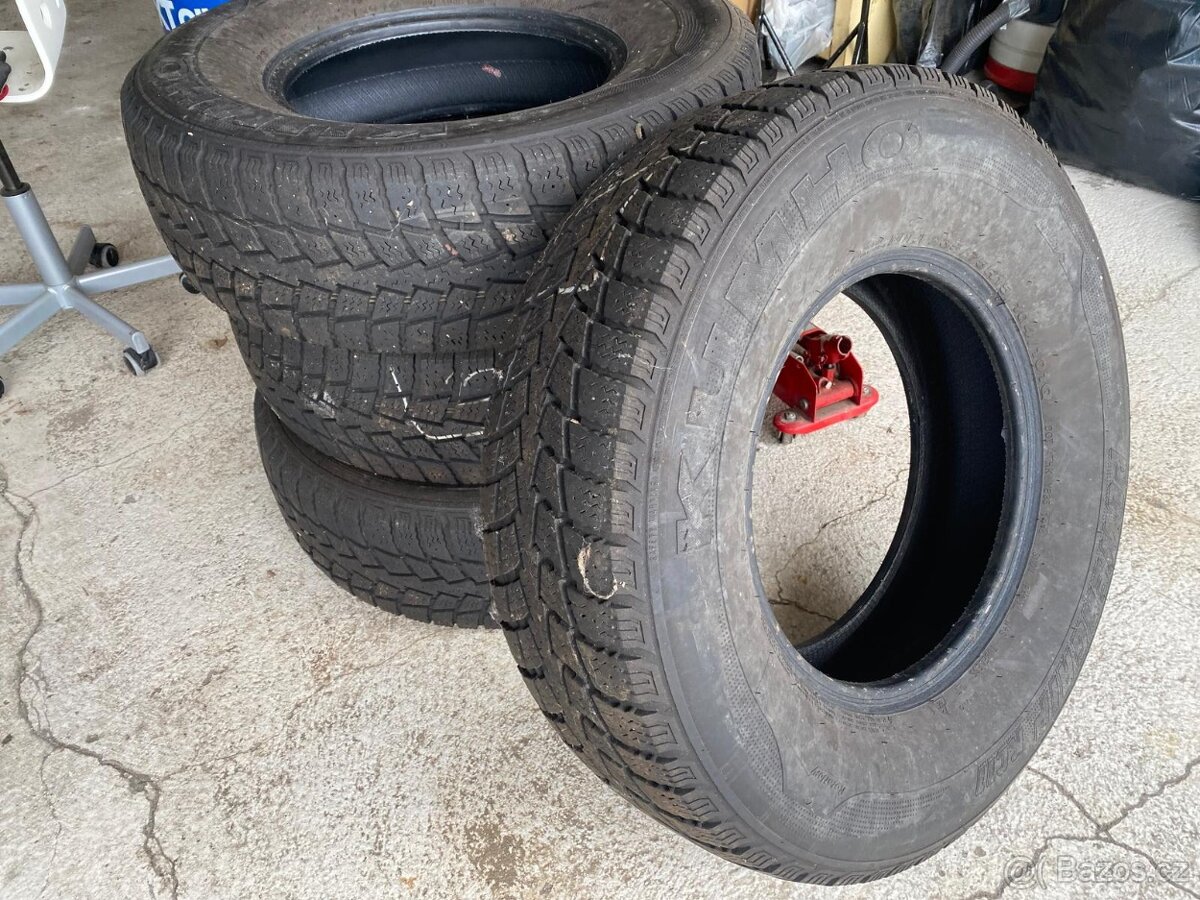 Kumho Power Grip KC11 235 75 15 SUV Offroad