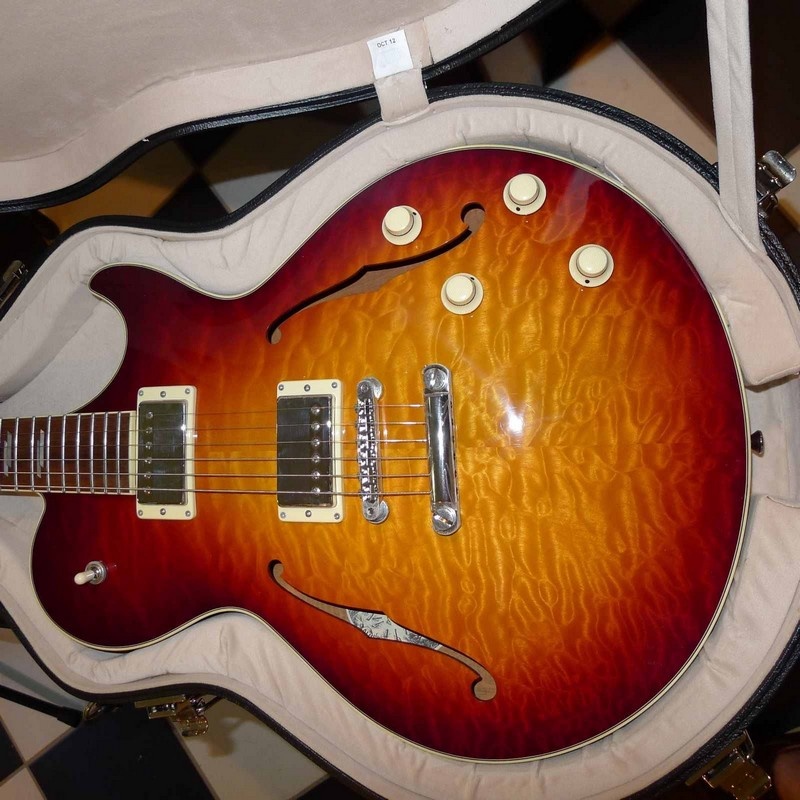 Collings SoCo Deluxe w Dark Cherry Sunburst Quilted Maple To