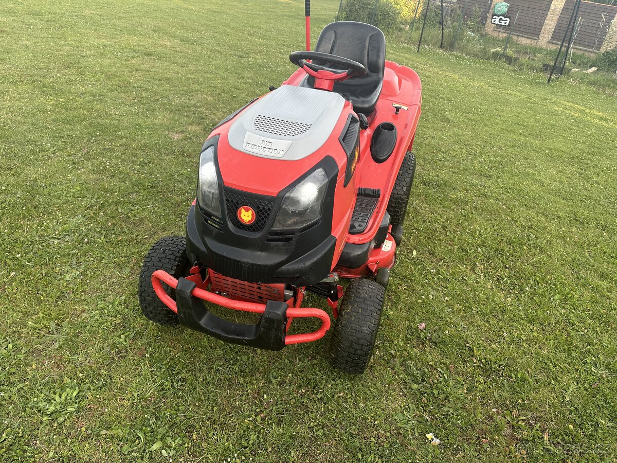 Zahradní traktor sekačka