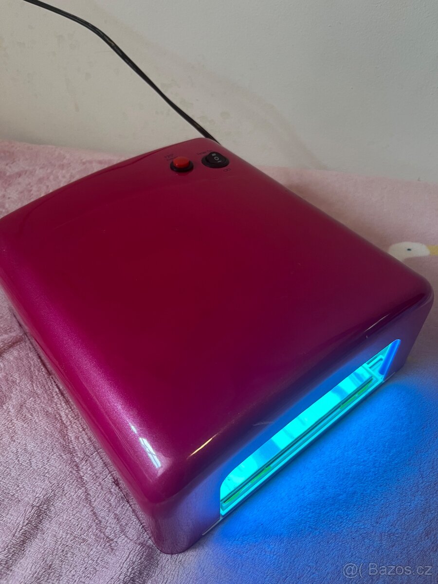 UV lampa na nehty