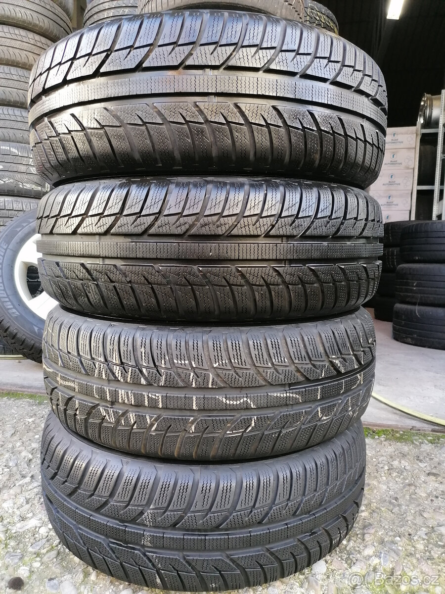 Zimní pneu = 195/60 R16 = TOYO