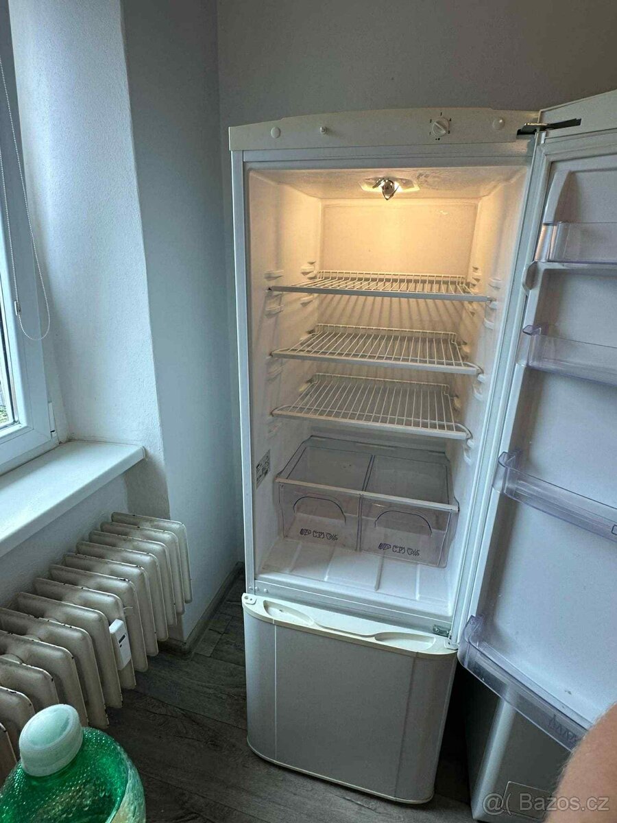 Lednice s mrazákem Zanussi