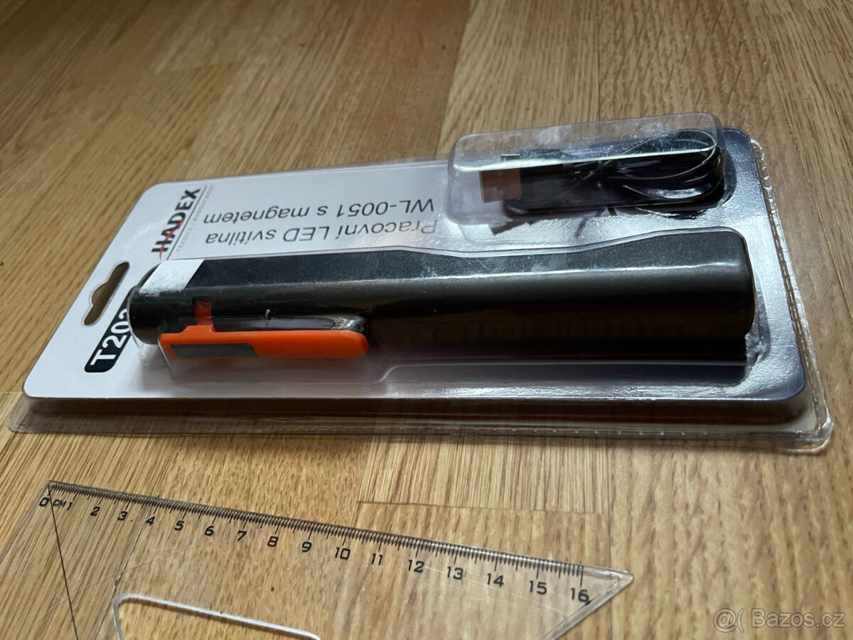 nepoužitá pracovní LED svítilna s magnetem, magnet