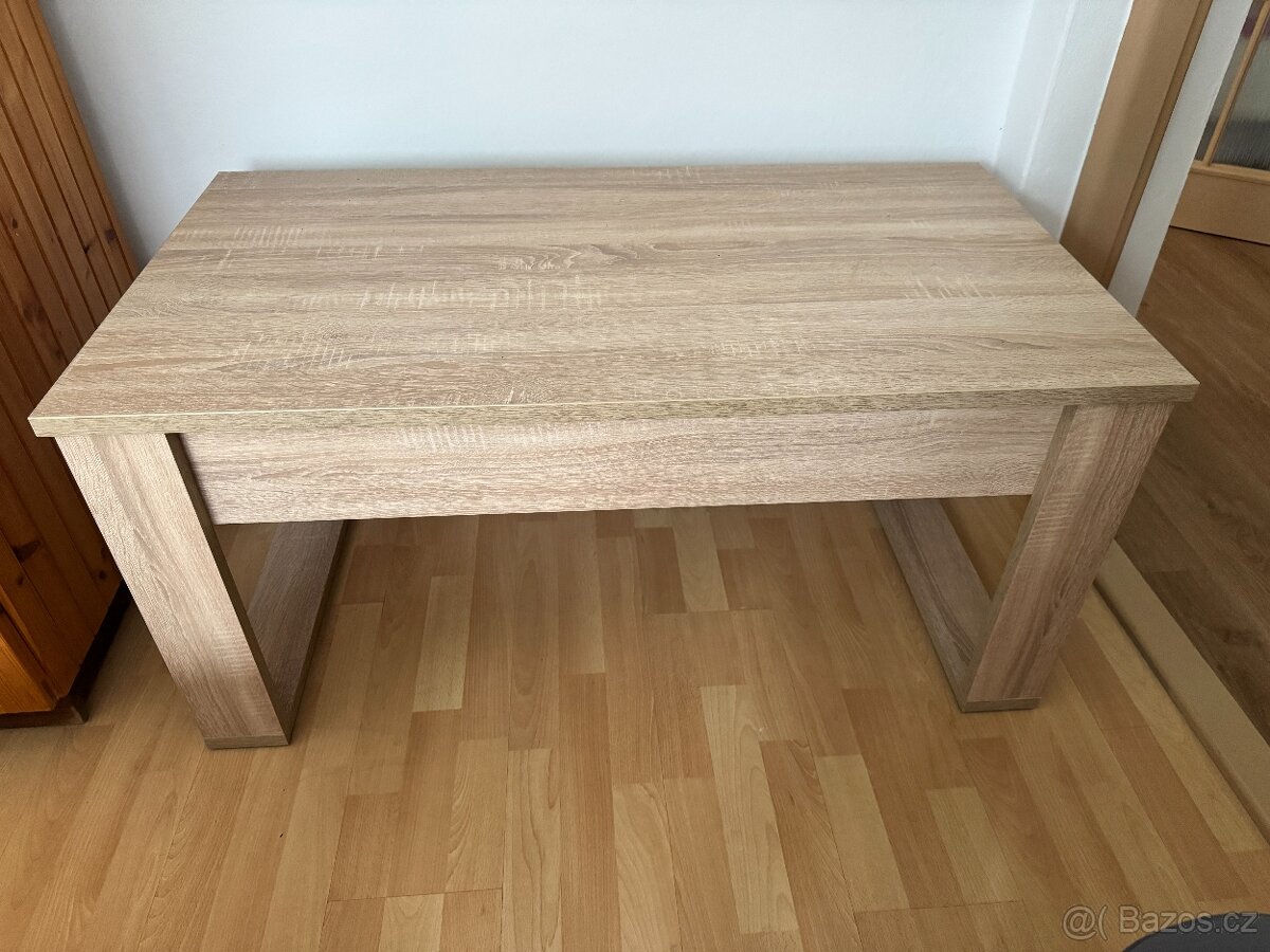 Dřevěný konferenční stolek jako nový