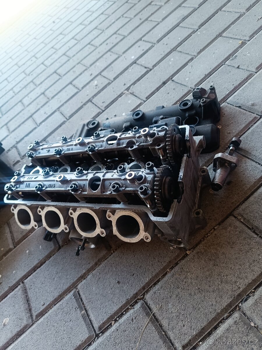 Hlava motoru Suzuki GSX-R 1000 K2