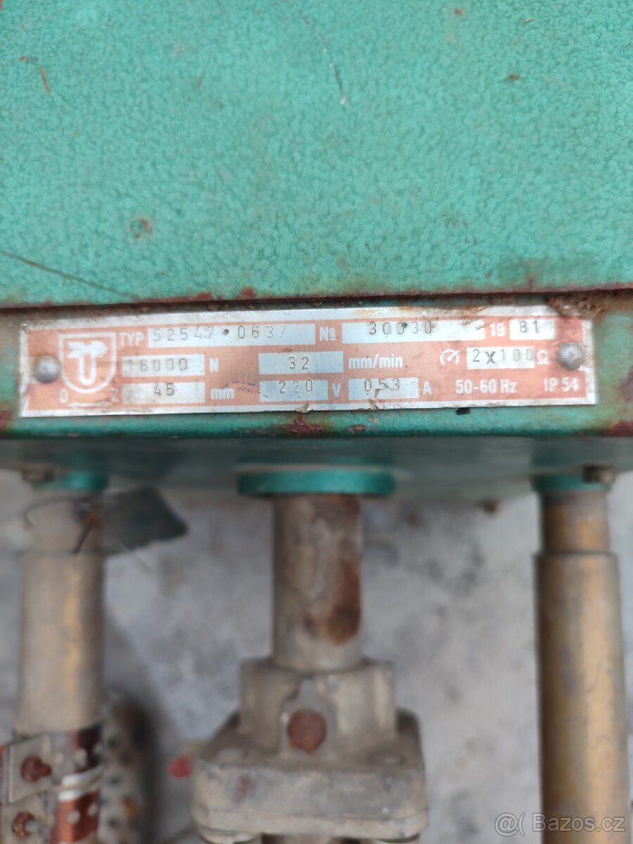 Prodám elektromotor s převodovkou