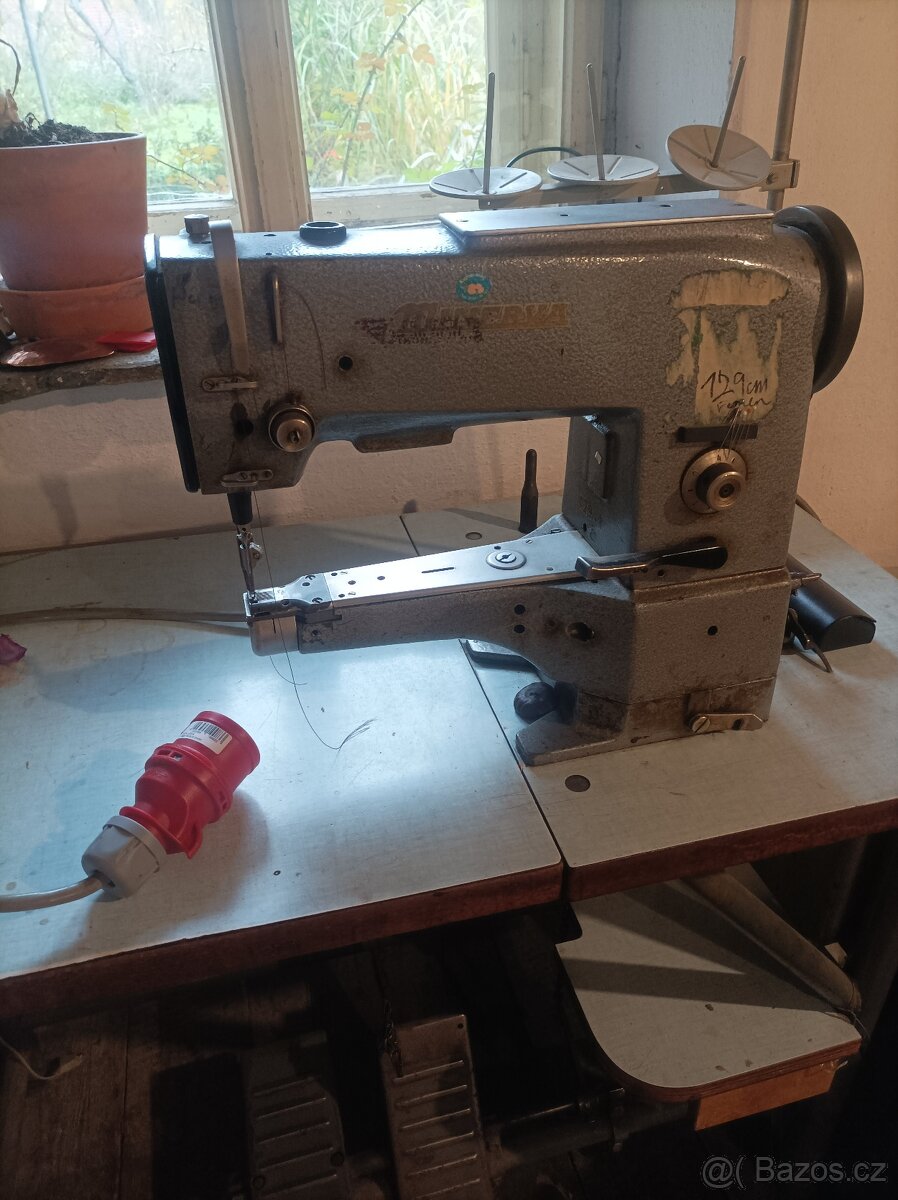 Šicí stroj Minerva