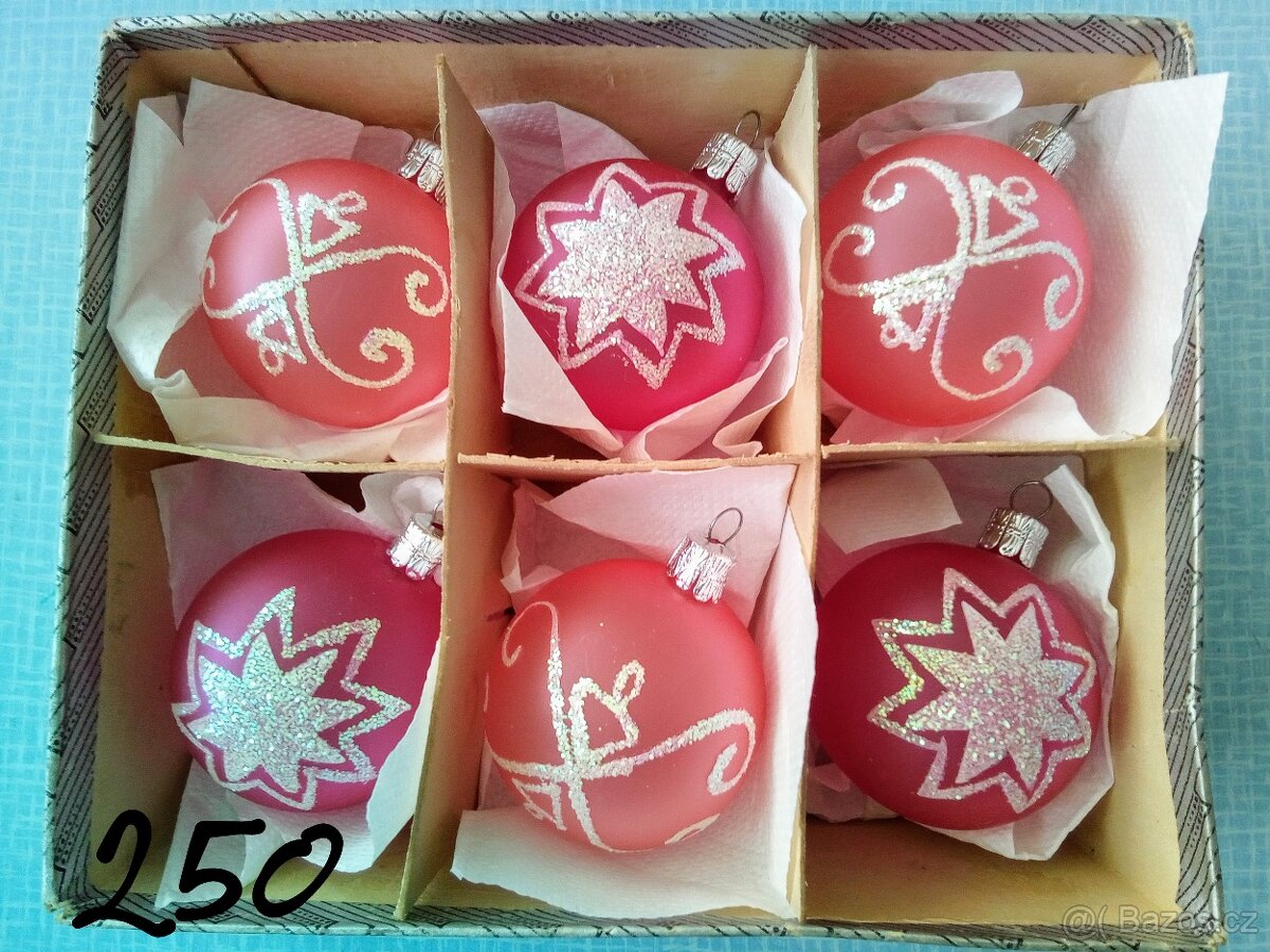 Vánoční ozdoby - staré -špičky- pěnové