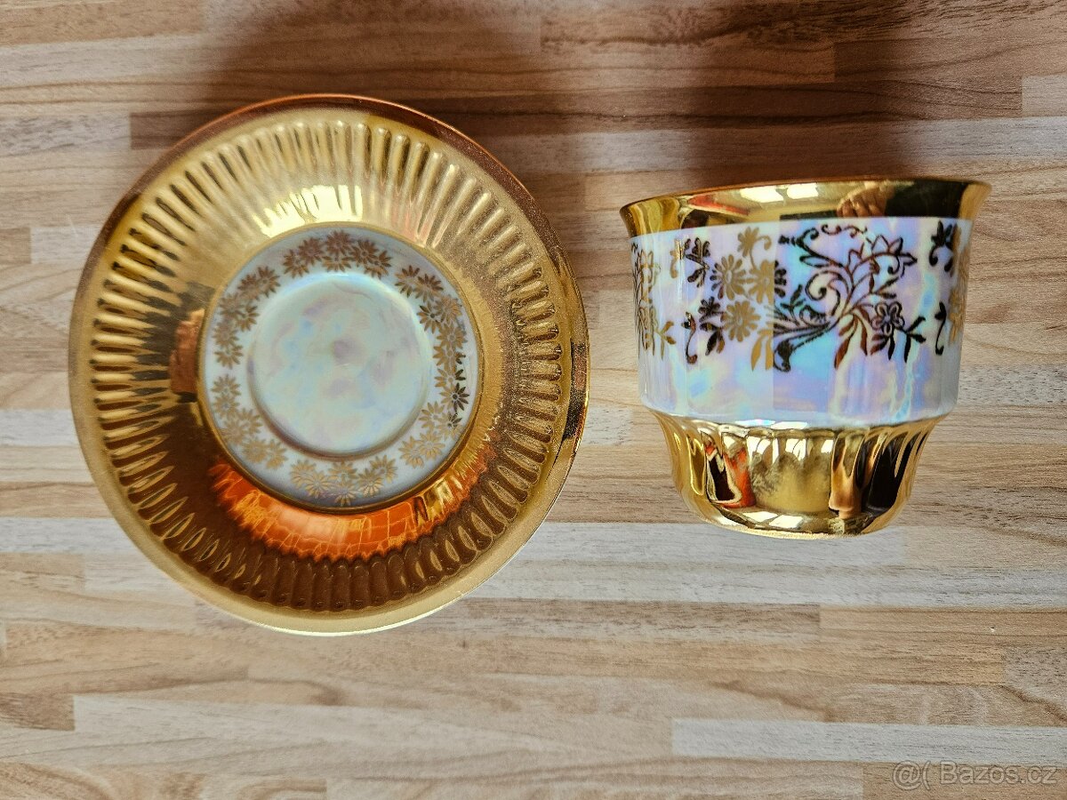 zlaté hrníčky s perletí