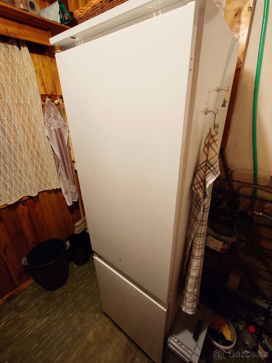 Prodám lednici s mrazákem Whirlpool