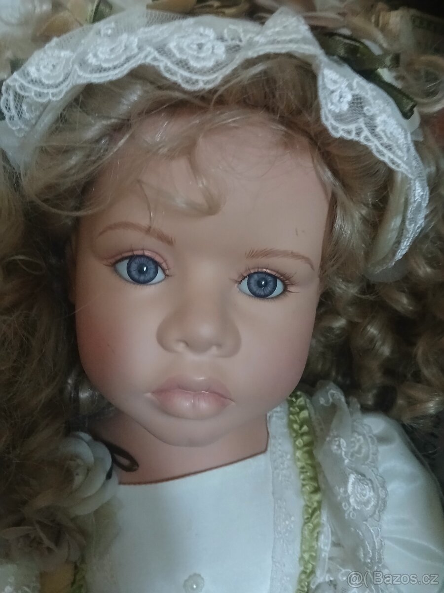 Porcelánová panenka.